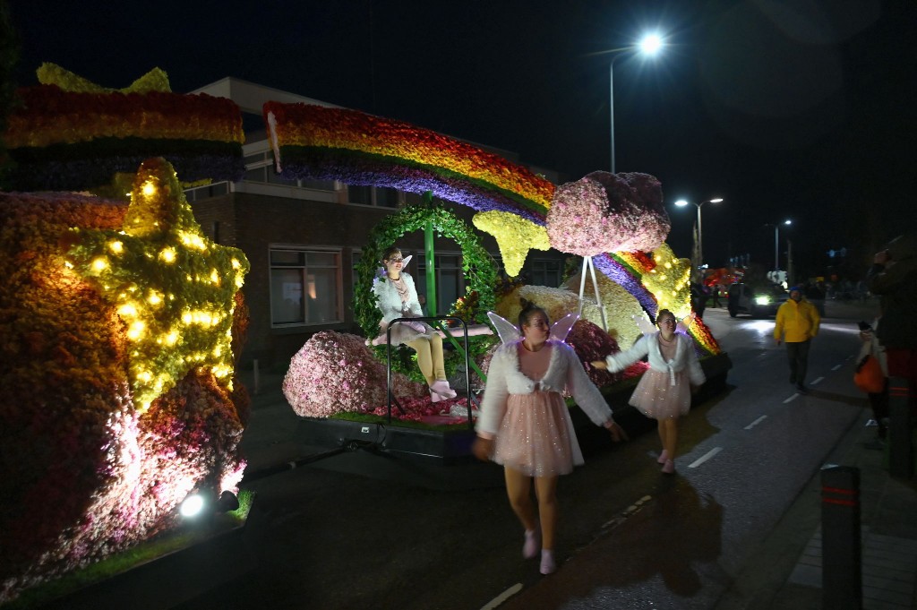 ../Images/Verlicht bloemencorso 2024 117.jpg